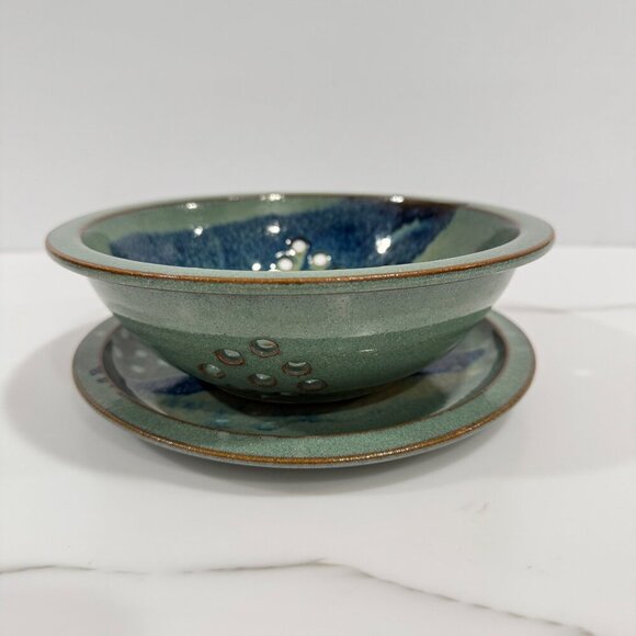 VTG 90's Hand Thrown Signed 2 PC Pottery Berry Strainer Bowl Colander & Plate 8" - Picture 2 of 11